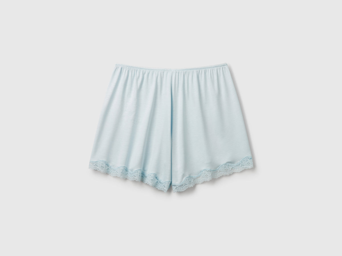 Shorts fluidi con pizzo