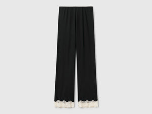 Pantalón fluido con detalles de encaje