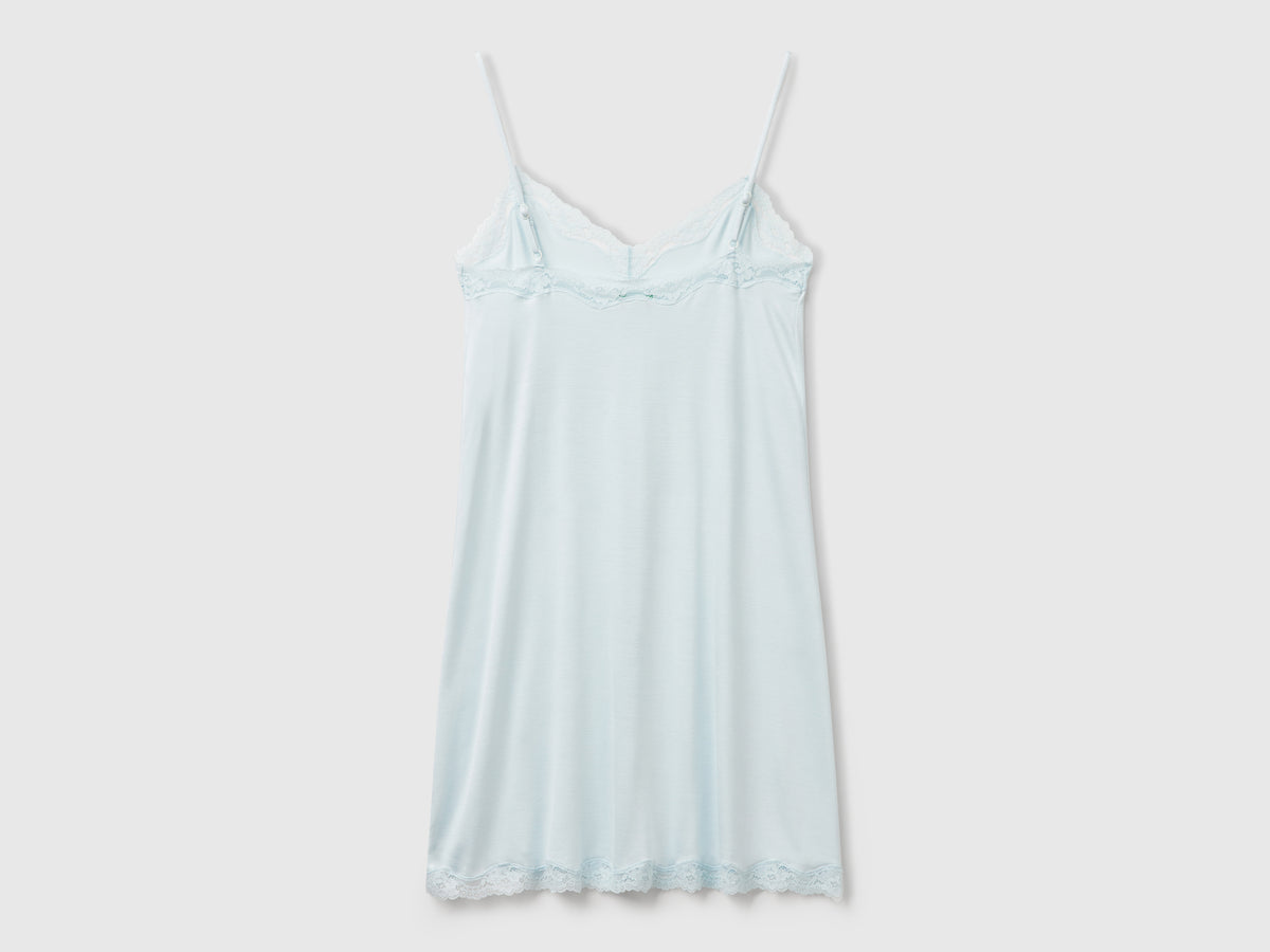 Camisón con detalles de encaje