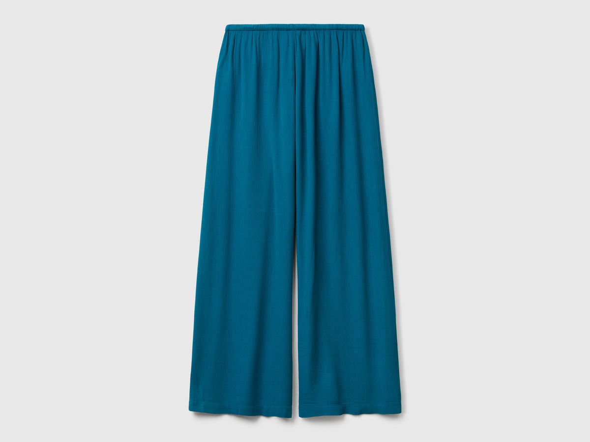 Wide flowing trousers