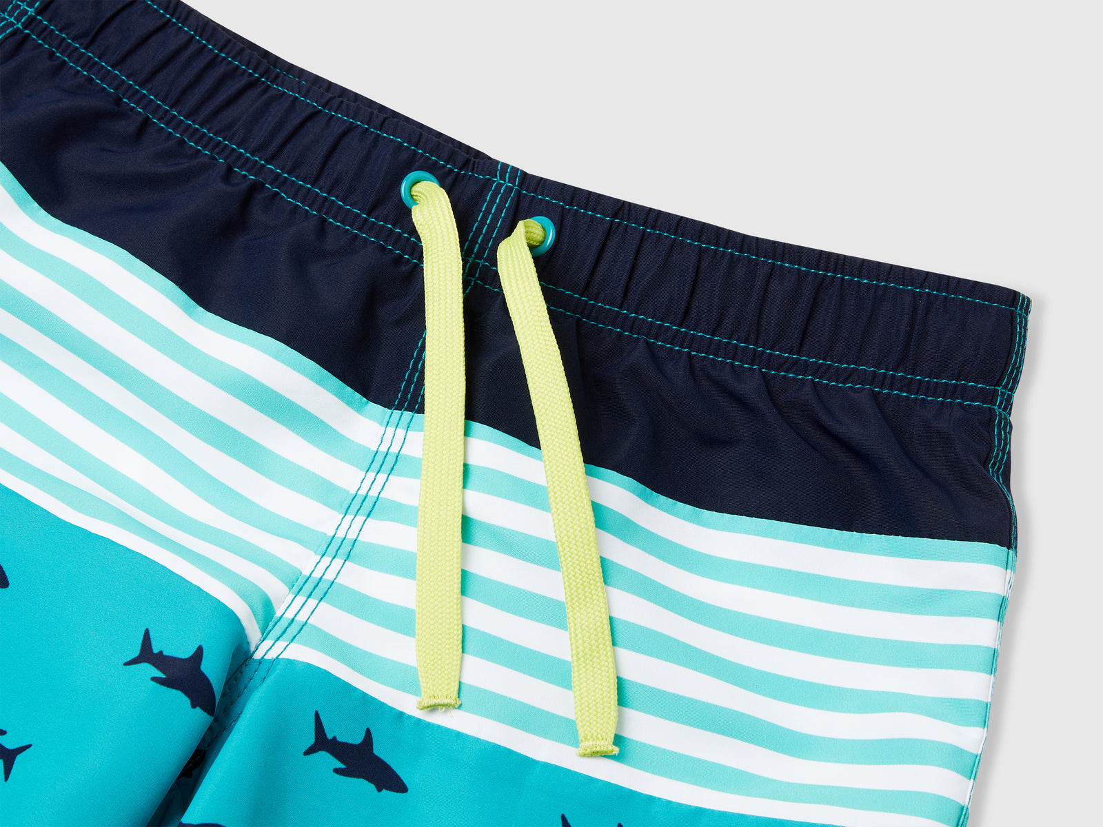 Boxer mare con righe e squali da bambino turchese 3 | Benetton Outlet
