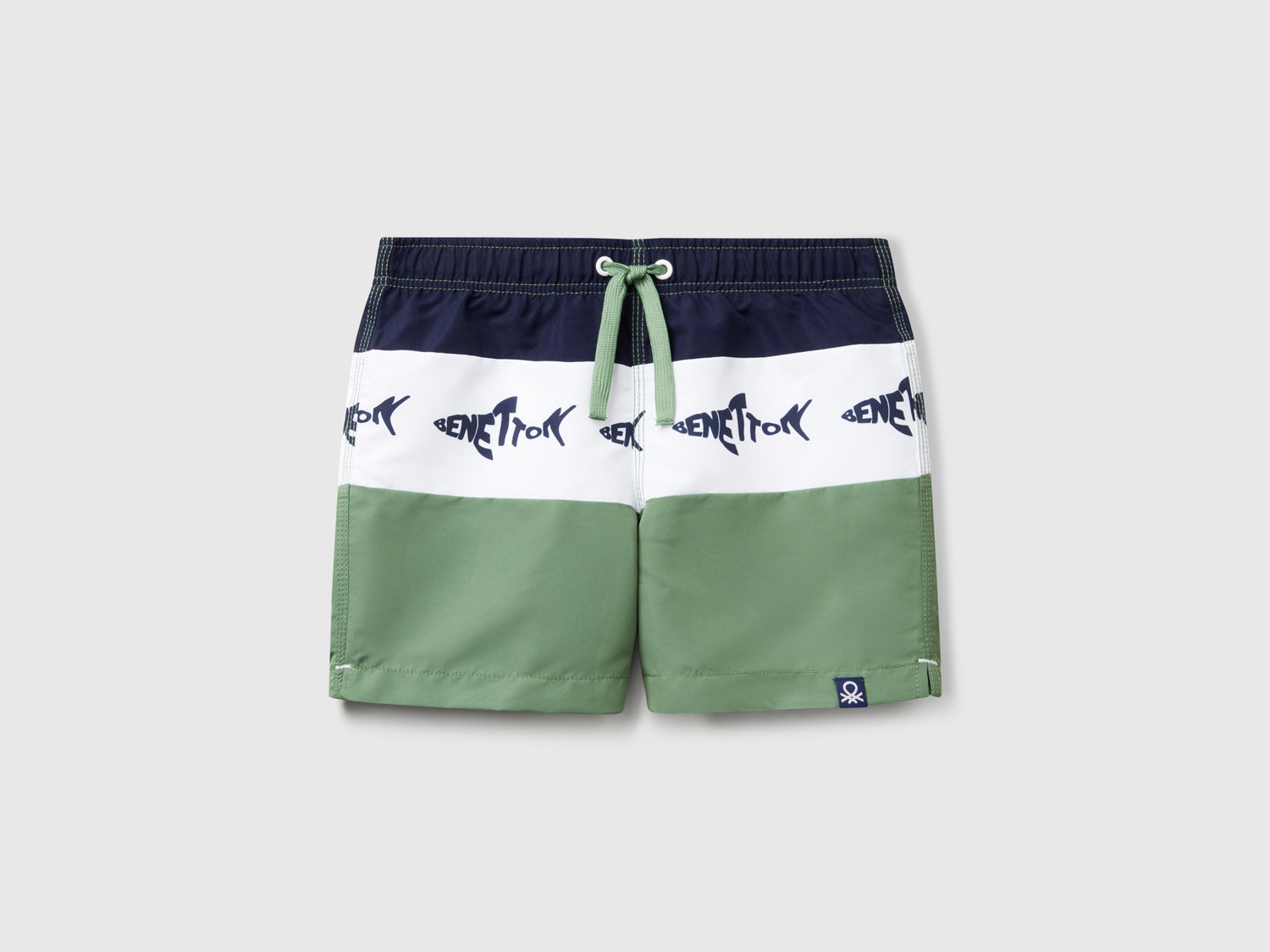 Boxer mare con stampa squali da bambino verde militare | Benetton Outlet