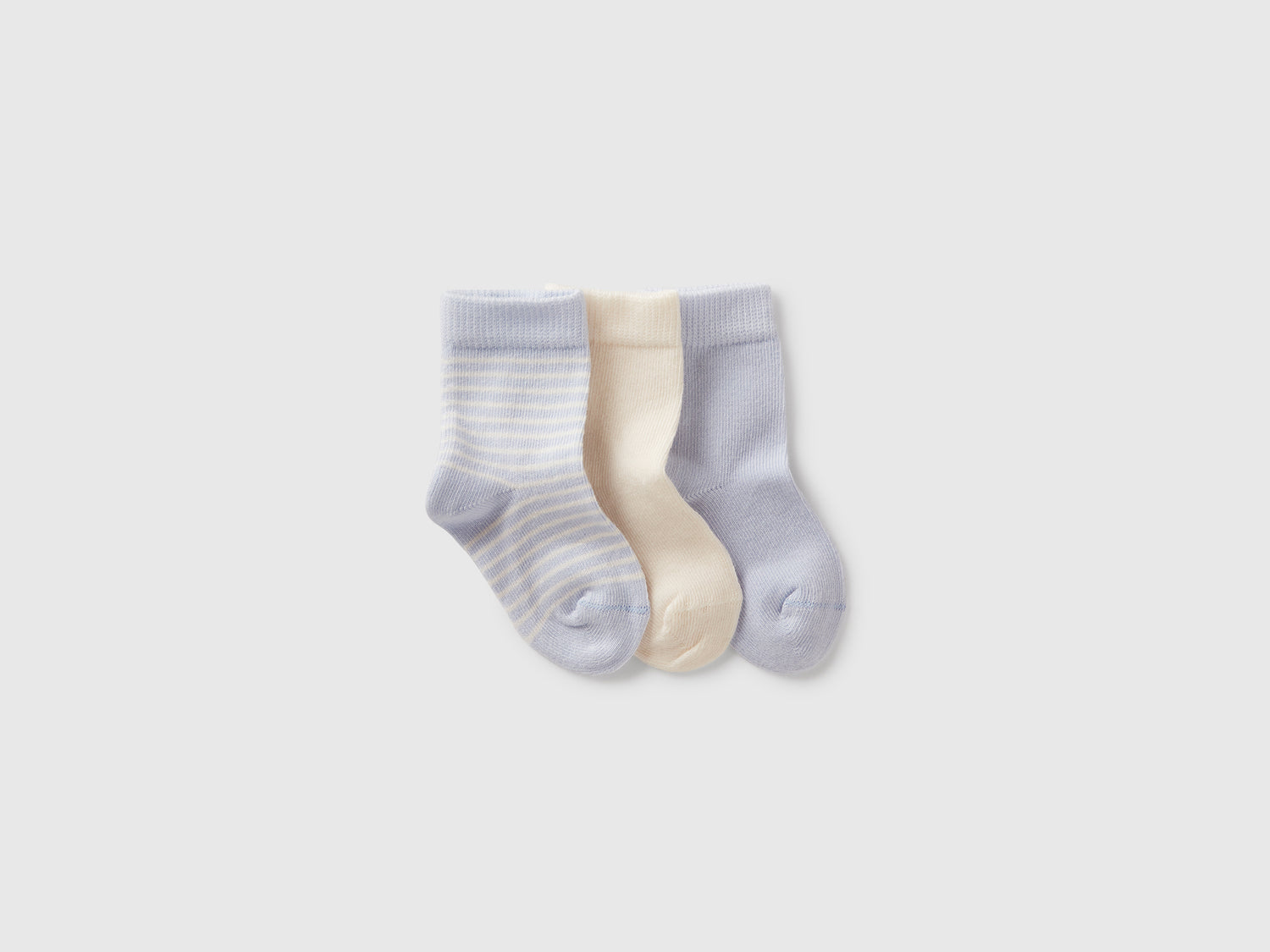 Tre paia di calzini celesti e panna da neonato multi-color | Benetton Outlet