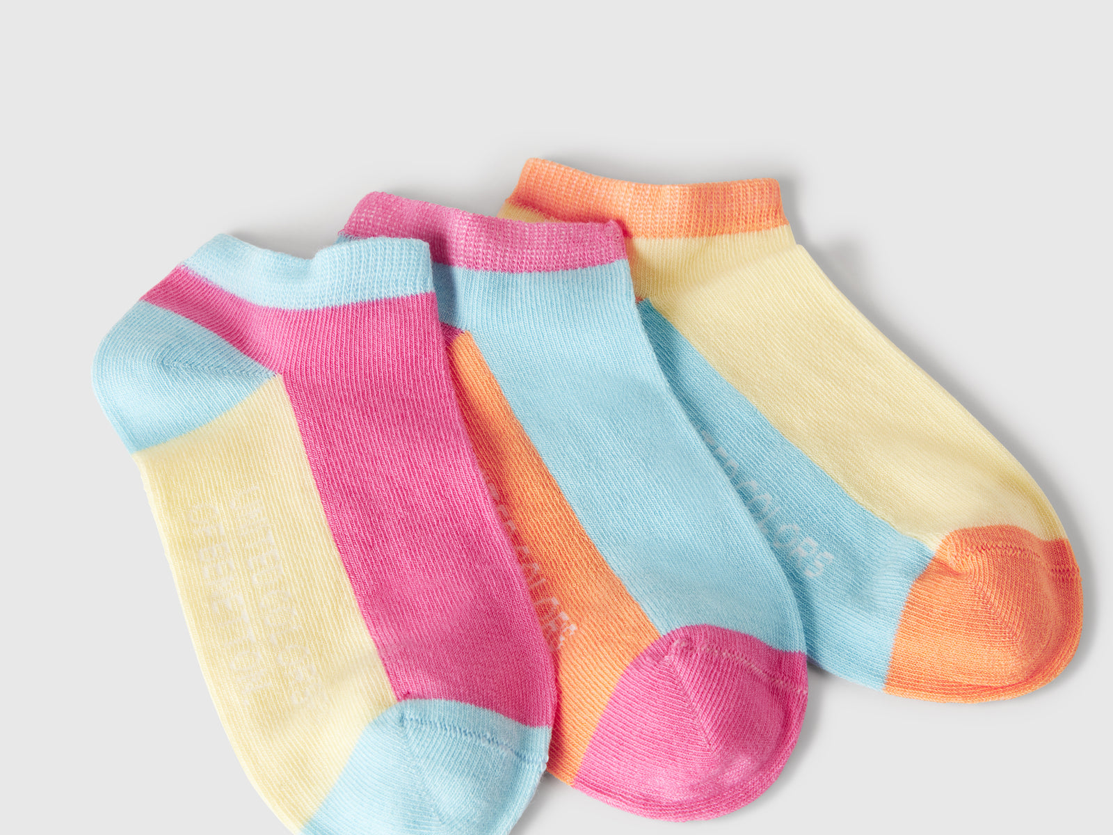 Tre paia di calzini color block da bambino multi-color 2 | Benetton Outlet