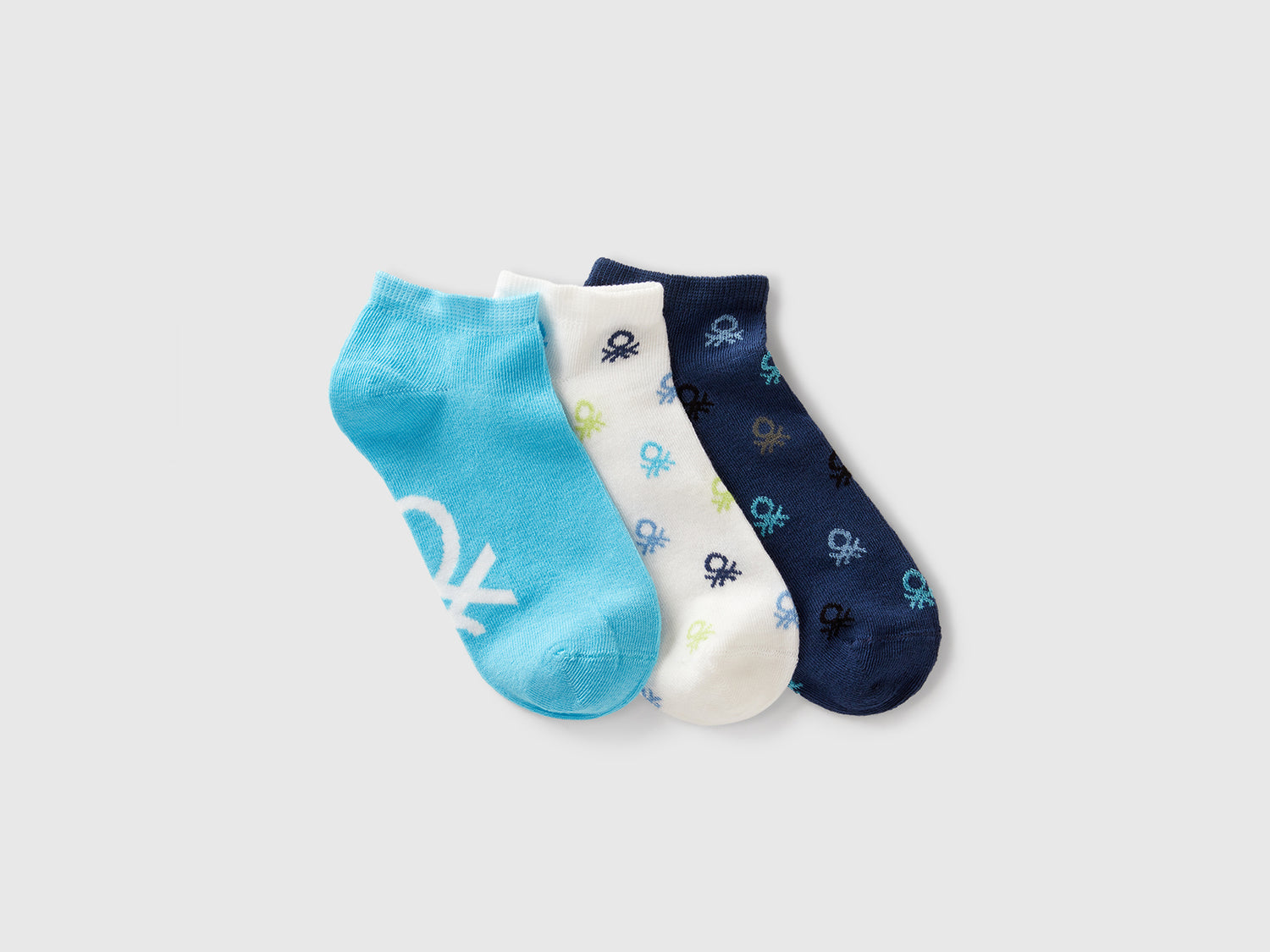 Tre paia di calzini con loghi da bambino multi-color | Benetton Outlet