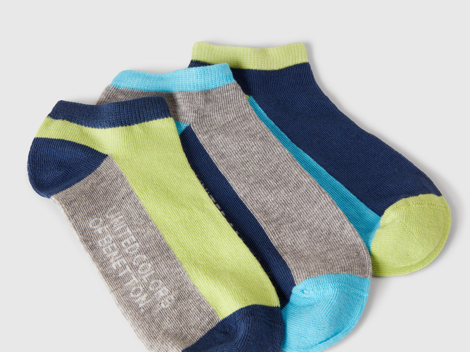 Tre paia di calzini color block da bambino multi-color 2 | Benetton Outlet