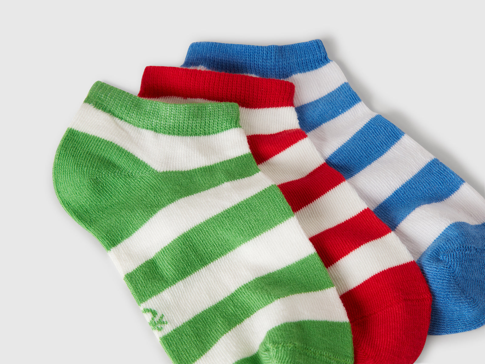 Tre paia di calzini a righe da bambino multi-color 2 | Benetton Outlet