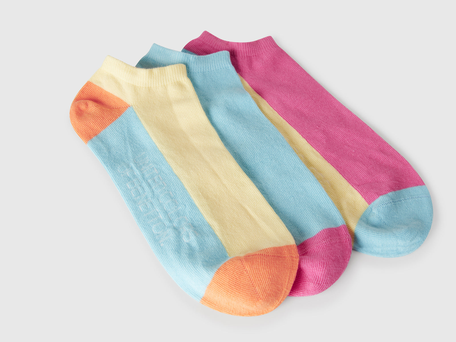 Tre paia di calzini color block da uomo multi-color 2 | Benetton Outlet