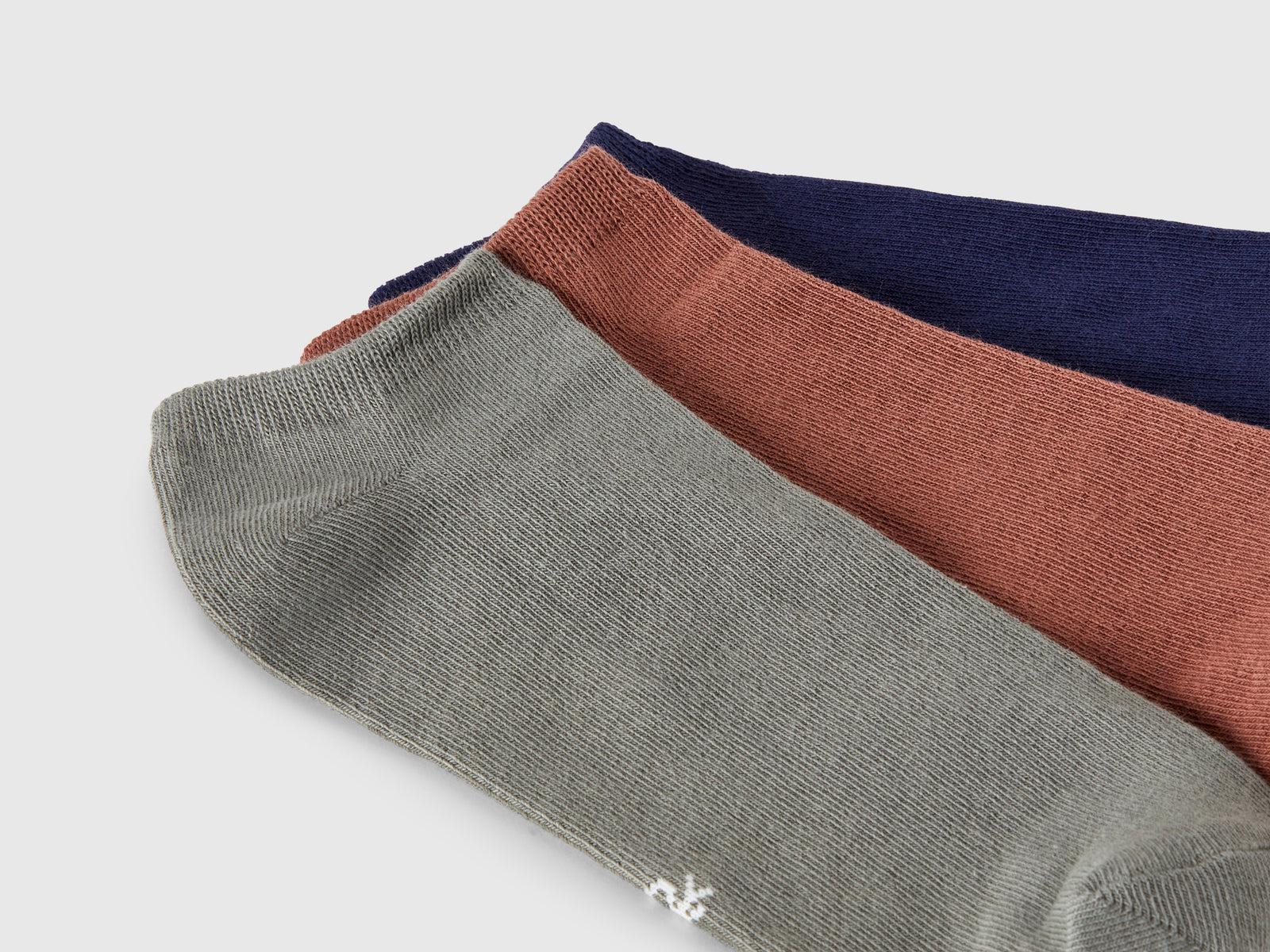 Tre paia di calzini corti da uomo multi-color 2 | Benetton Outlet