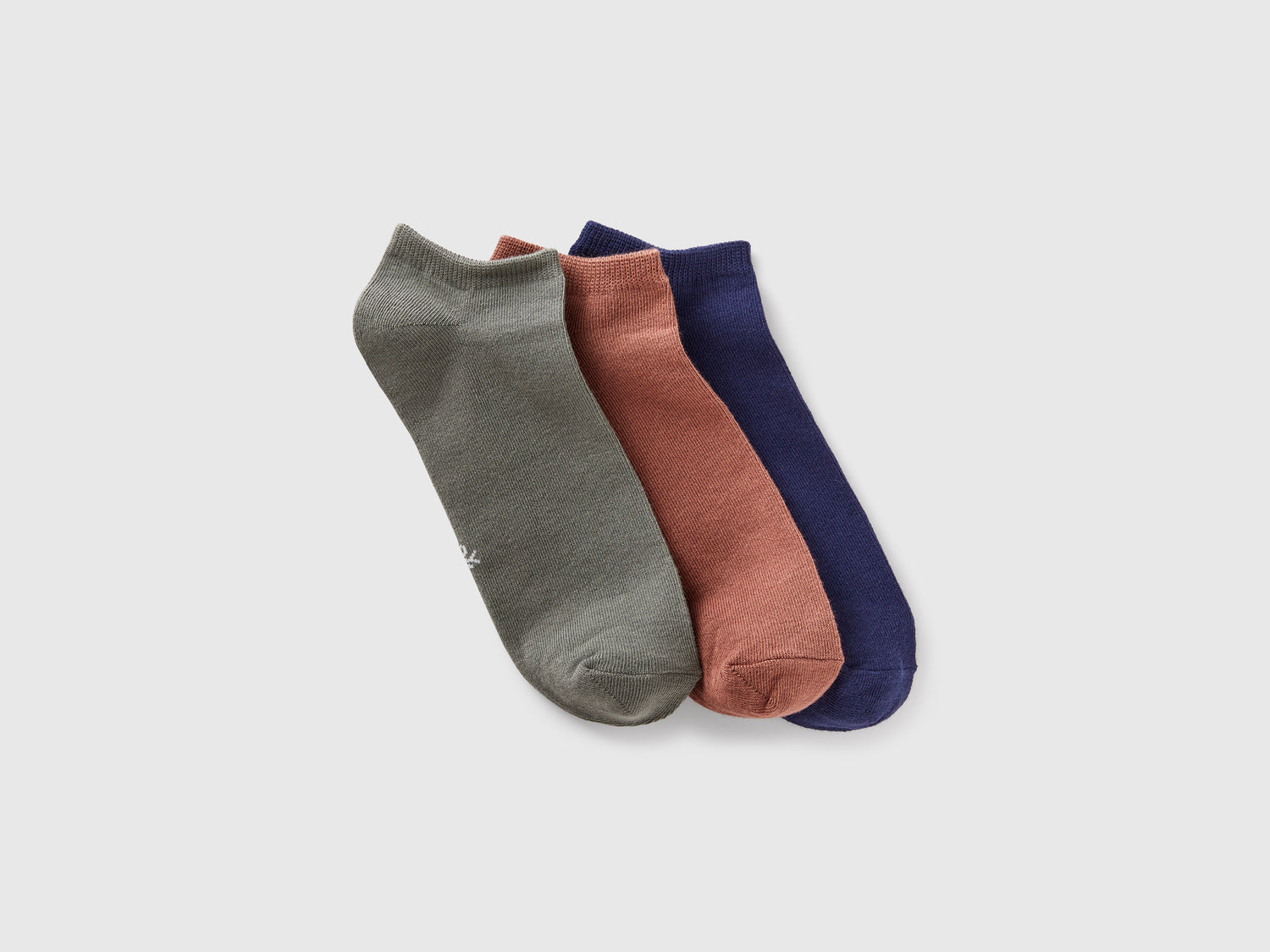 Tre paia di calzini corti da uomo multi-color | Benetton Outlet