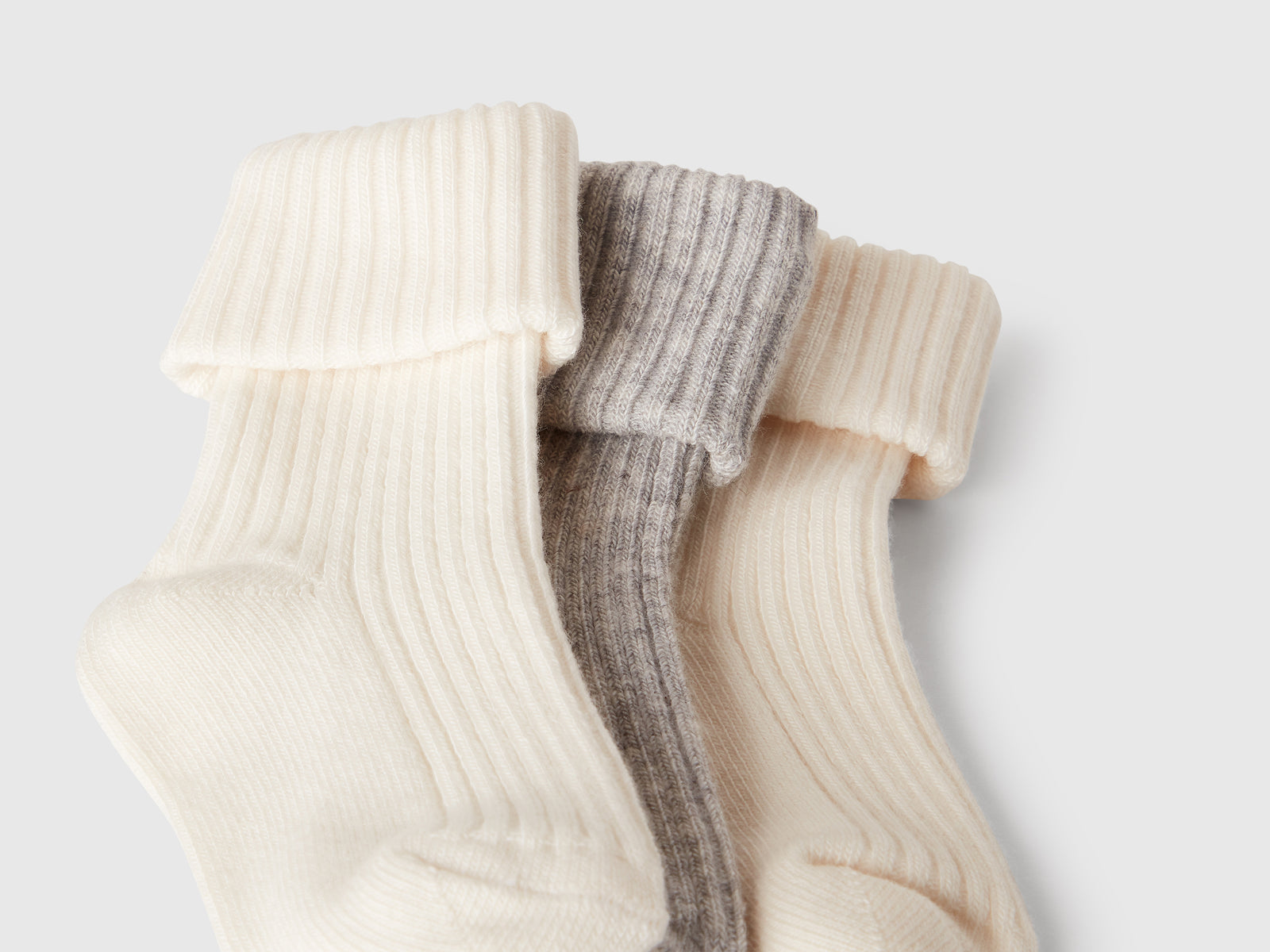 Tre paia di calzini a costine da neonato multi-color 2 | Benetton Outlet