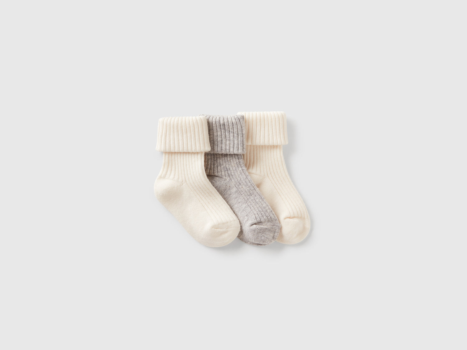 Tre paia di calzini a costine da neonato multi-color | Benetton Outlet