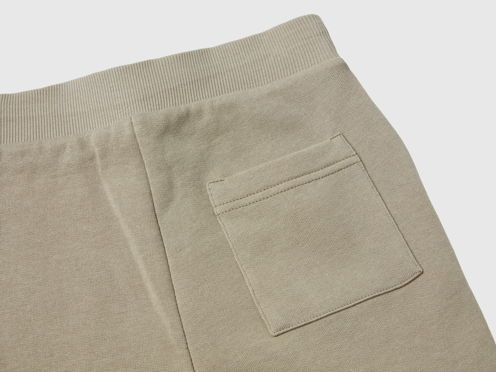 Pantaloni cargo in felpa da bambino beige 3 | Benetton Outlet