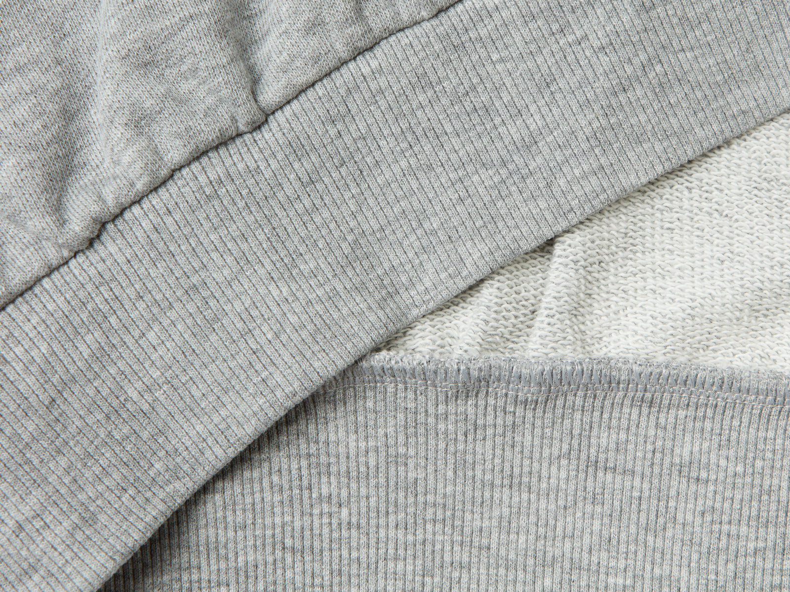 Felpa con paillettes reversibili da bambina grigio chiaro 2 | Benetton Outlet