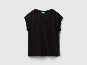 T-shirt con scollo a V