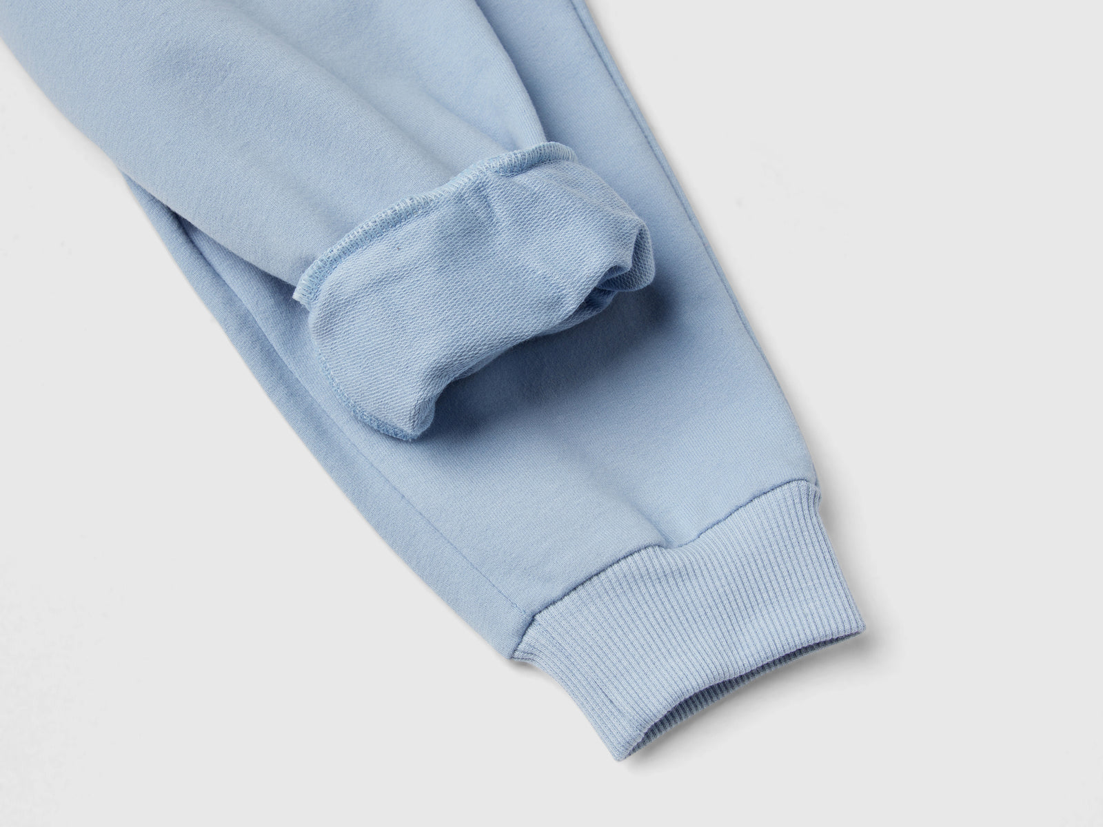 Joggers in felpa di cotone bio stretch da bimba celeste 2 | Benetton Outlet