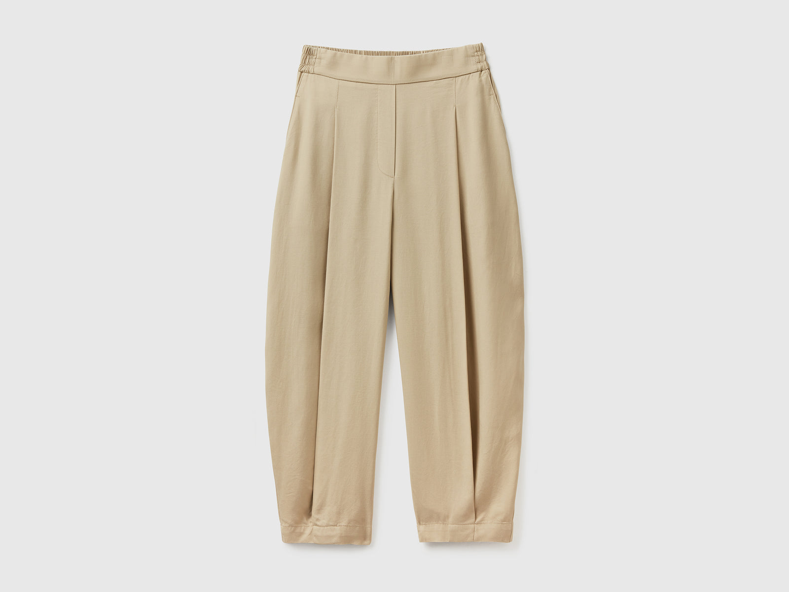 Pantaloni lunghi cropped in tessuto fluido da donna beige | Benetton Outlet