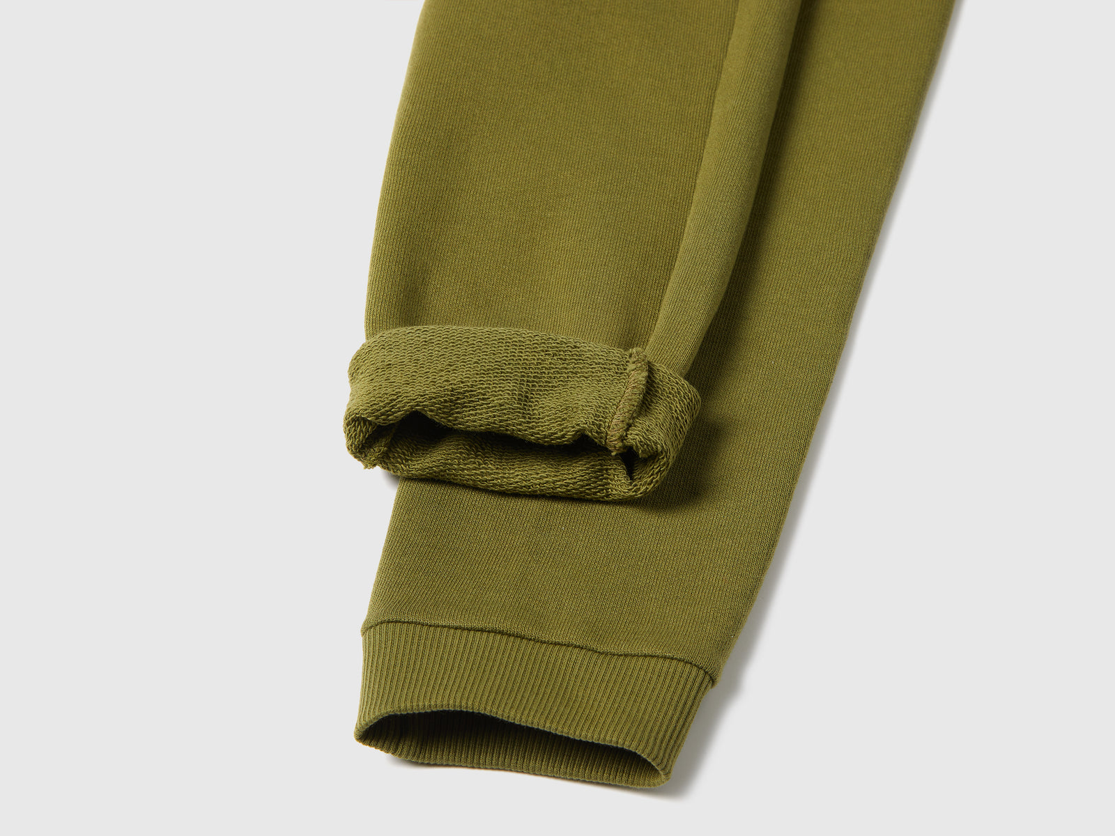 Joggers in felpa regular fit da bimbo verde militare 2 | Benetton Outlet