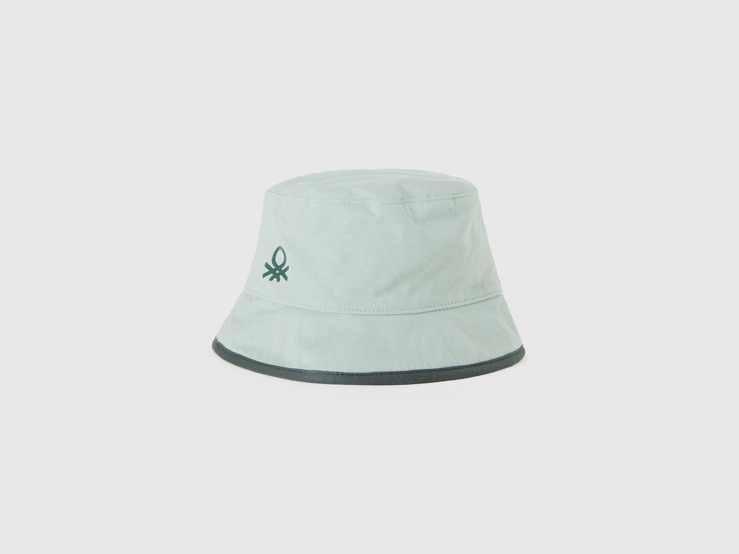 Cappello reversibile con stampa camouflage da bimbo grigio chiaro | Benetton Outlet