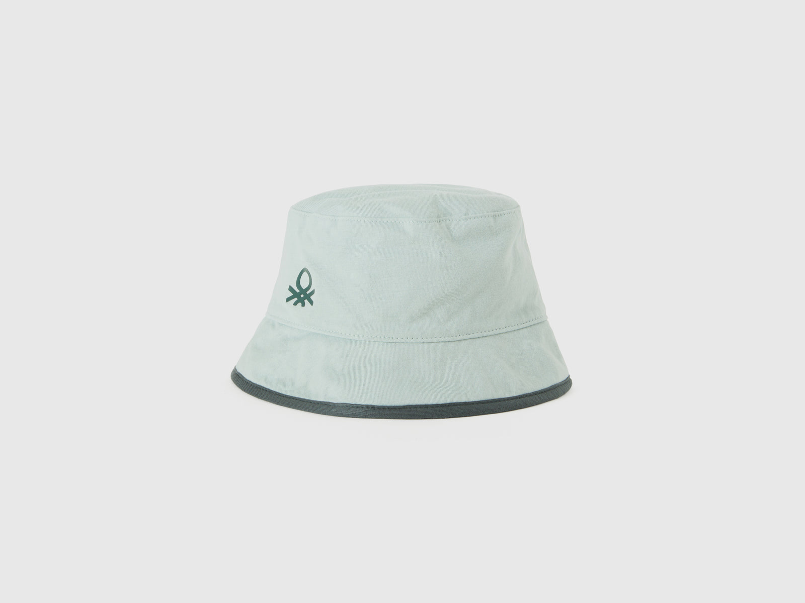 Cappello reversibile con stampa camouflage da bimbo grigio chiaro | Benetton Outlet