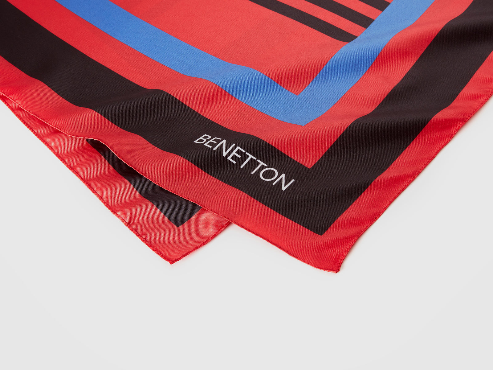 Foulard fantasia in tessuto riciclato da donna multi-color 2 | Benetton Outlet
