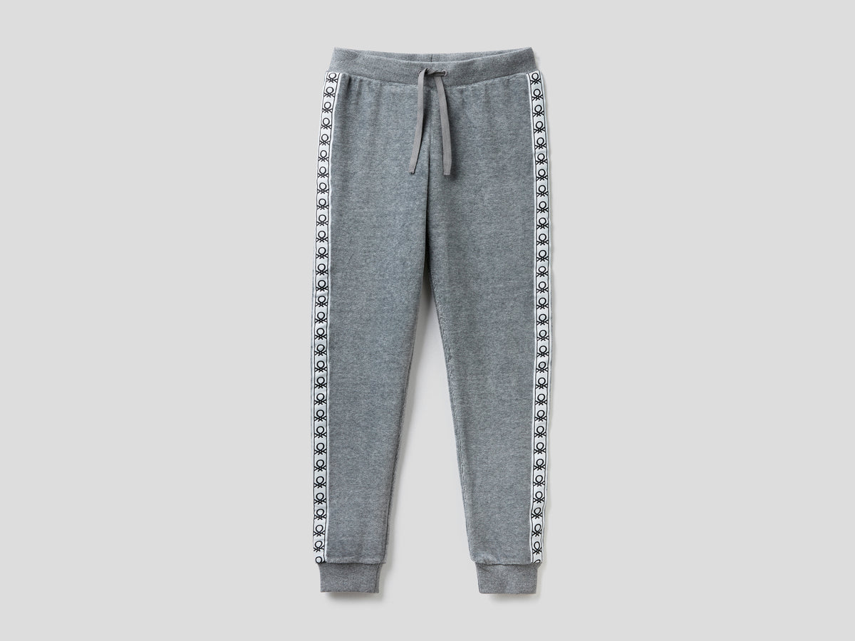 Pantaloni in ciniglia con bande logate