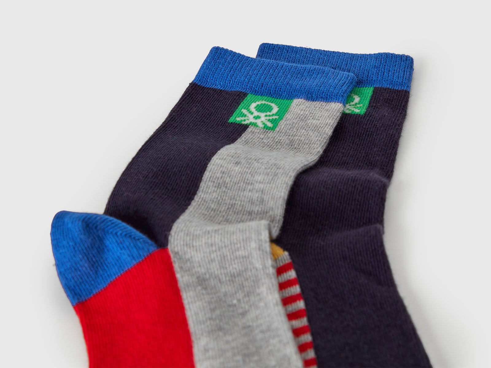 Due paia di calzini fantasia da bambino multi-color 2 | Benetton Outlet