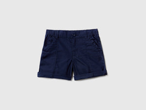 Pantaloni corti in tessuto leggero di puro cotone