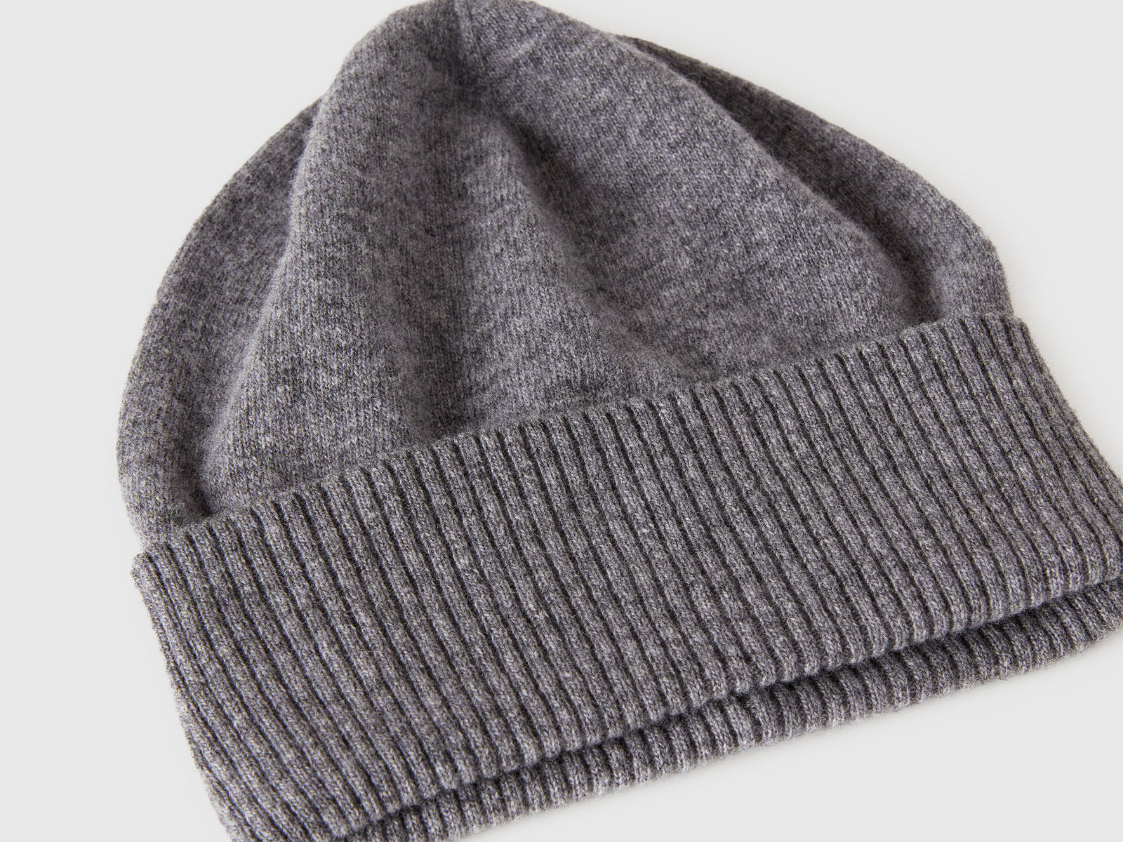 Cappello in pura lana Merino da donna grigio scuro 3 | Benetton Outlet