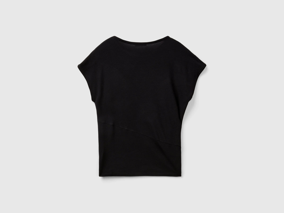 T-shirt fluida con nodo