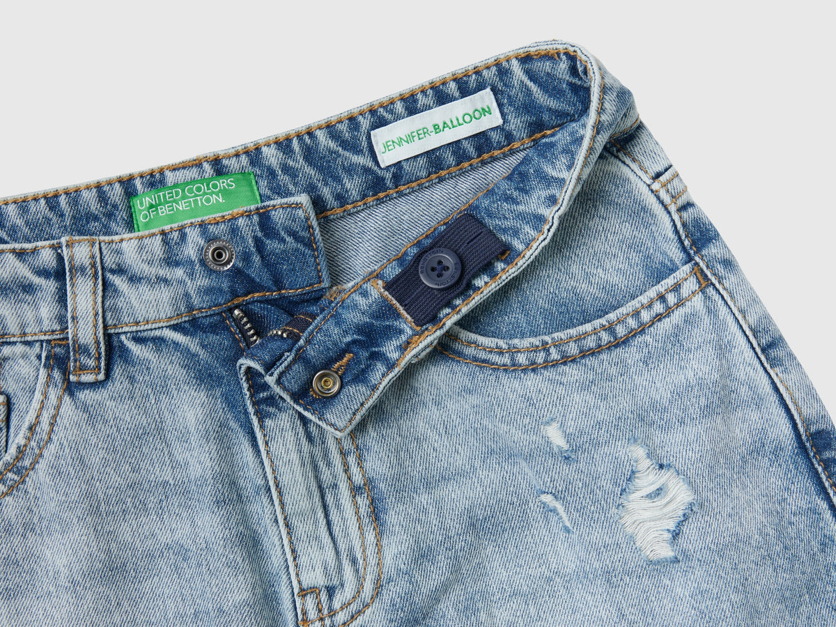 Jeans baloon fit con rotture