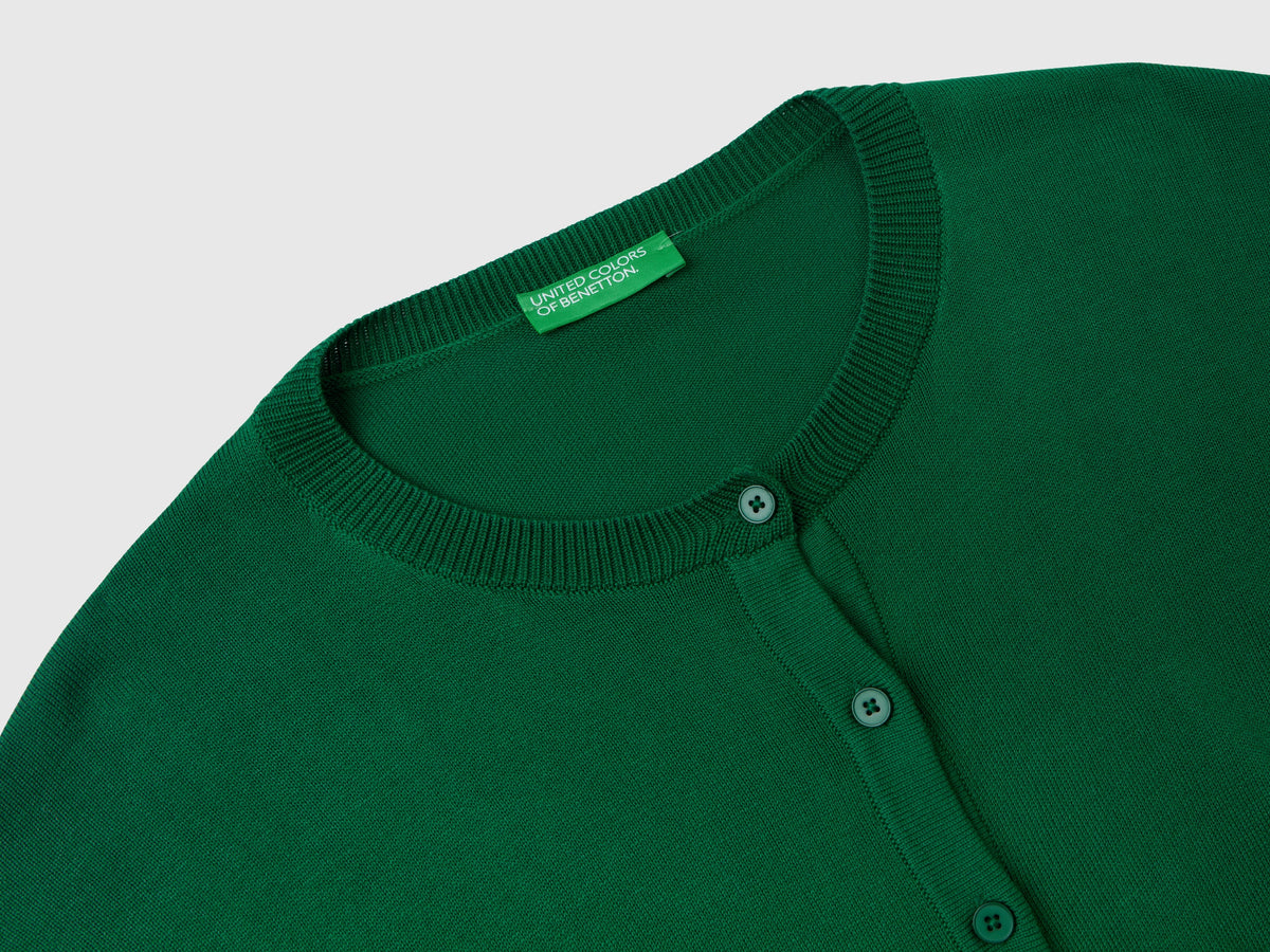 Cardigan girocollo con bottoni