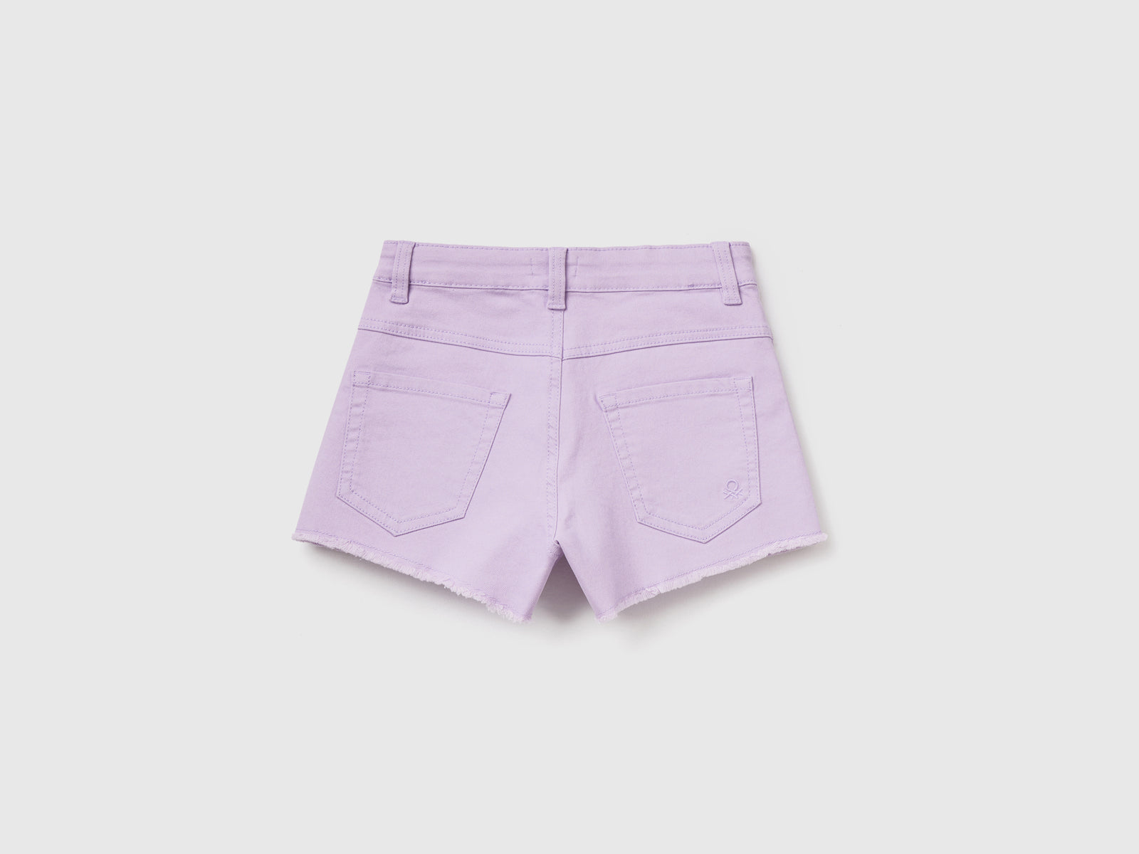 Pantaloni corti cinque tasche in misto cotone elasticizzato da bambina lilla 2 | Benetton Outlet