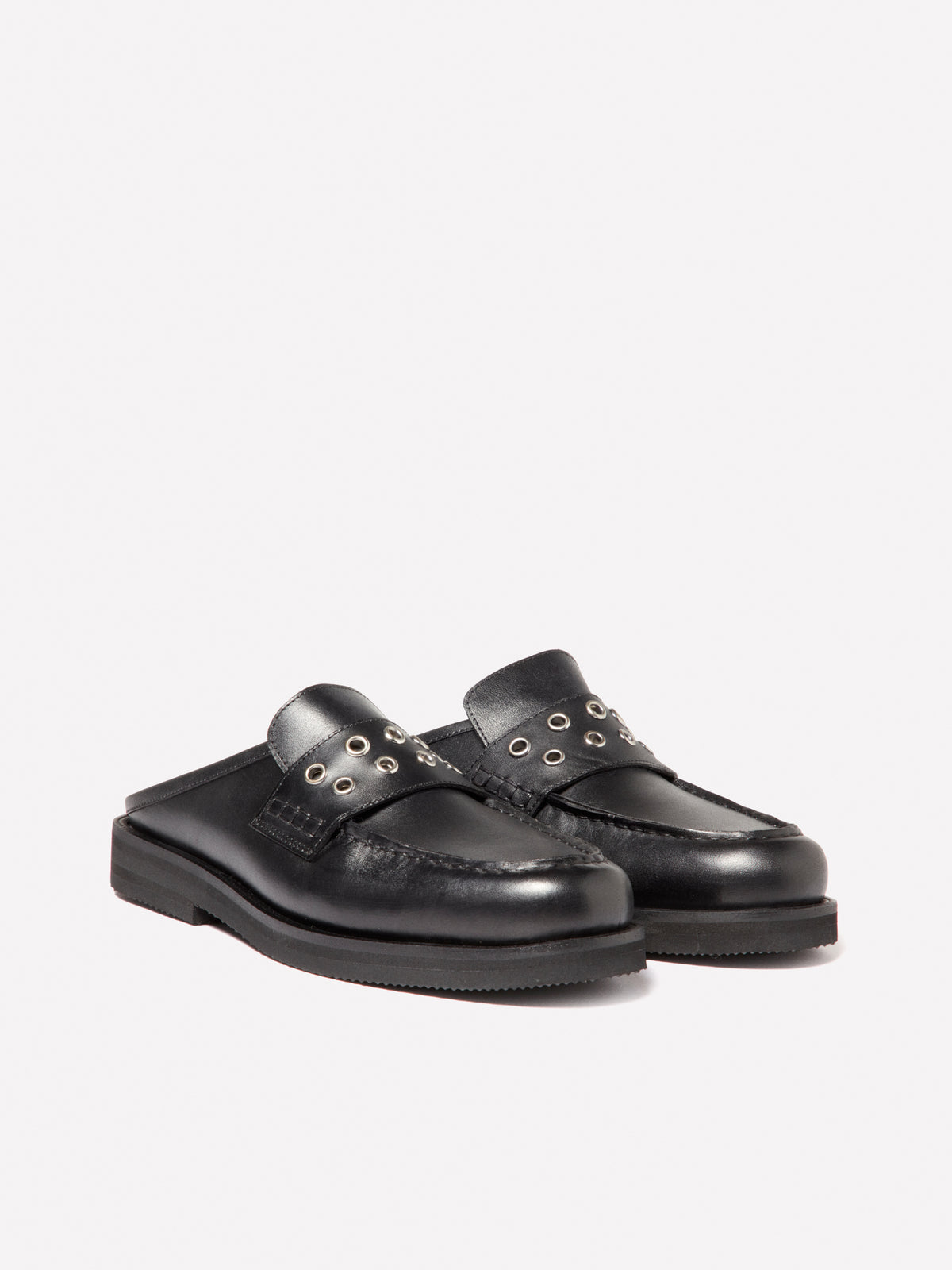 Sabot in pelle con occhielli