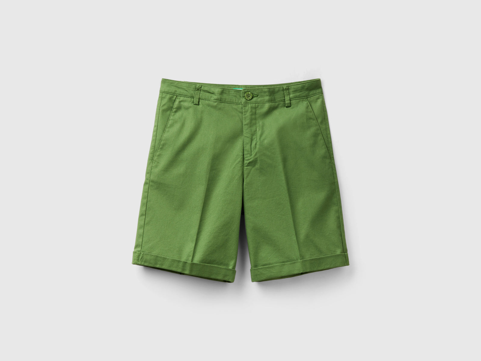 Bermuda in cotone elasticizzato da donna verde militare | Benetton Outlet