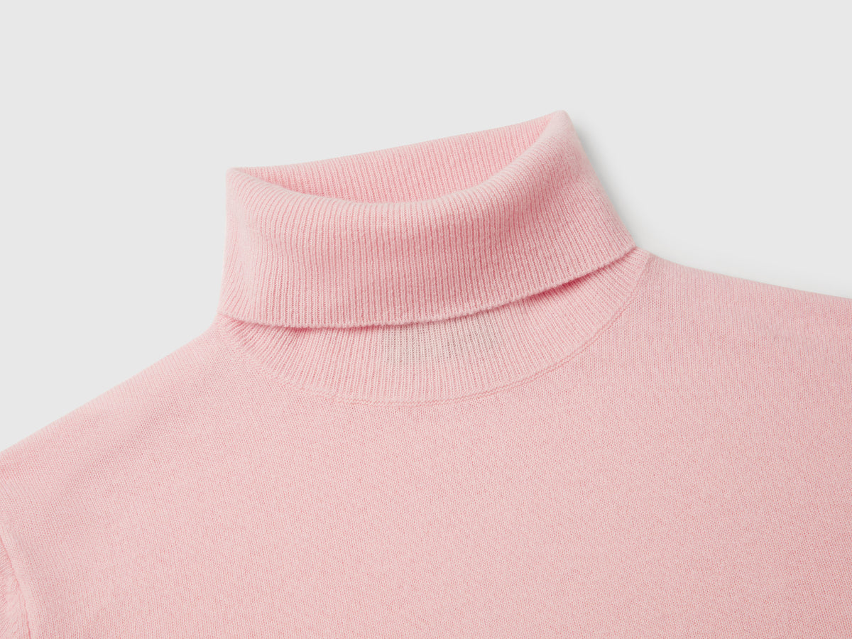 Maglione dolcevita rosa cipria in pura lana Merino