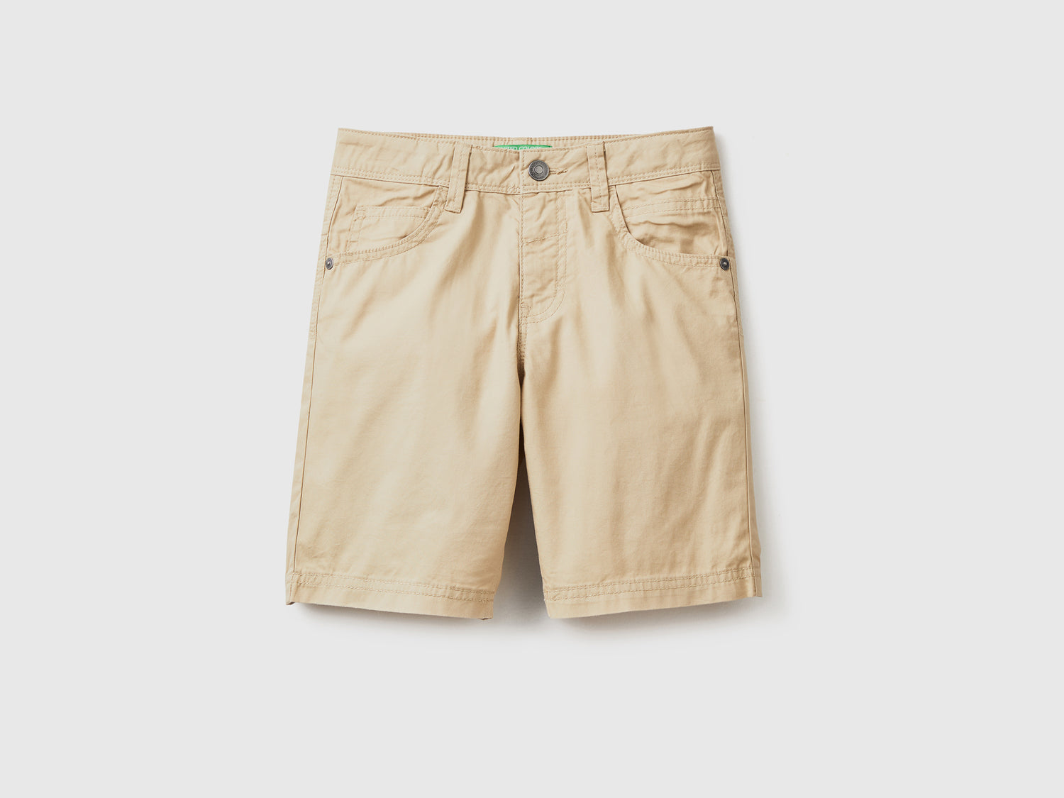Pantaloni corti cinque tasche in tessuto leggero di puro cotone da bambino beige | Benetton Outlet