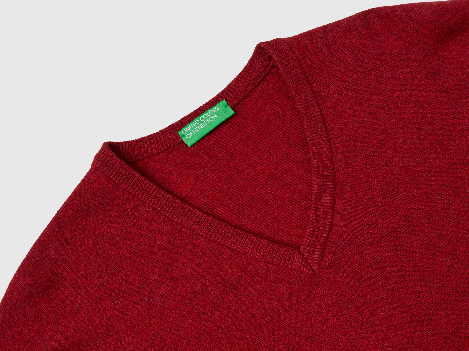 Maglia scollo a V mélange in pura lana Merino da uomo rosso 3 | Benetton Outlet