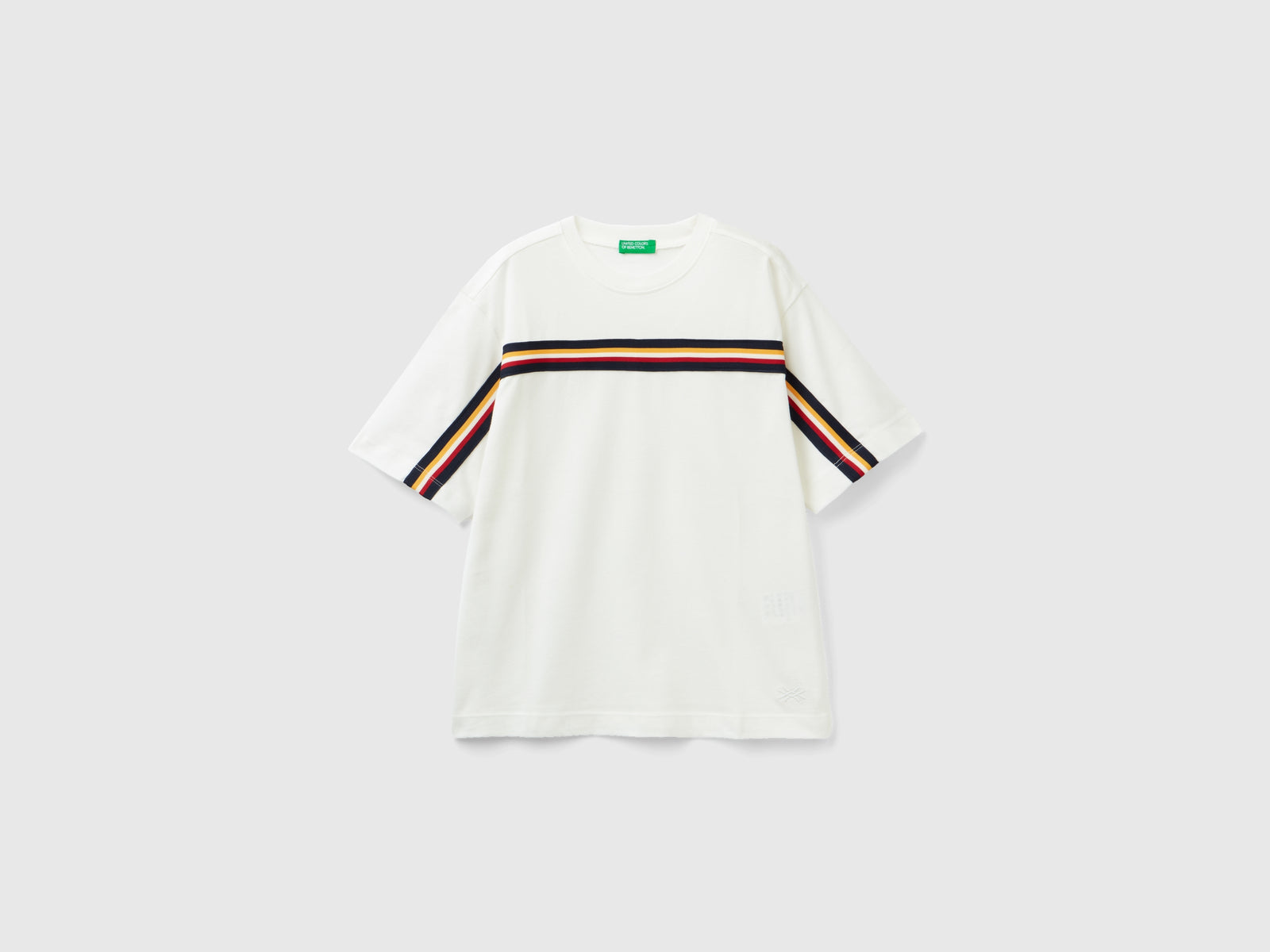 Maglietta con dettagli a righe da bambino bianco panna | Benetton Outlet