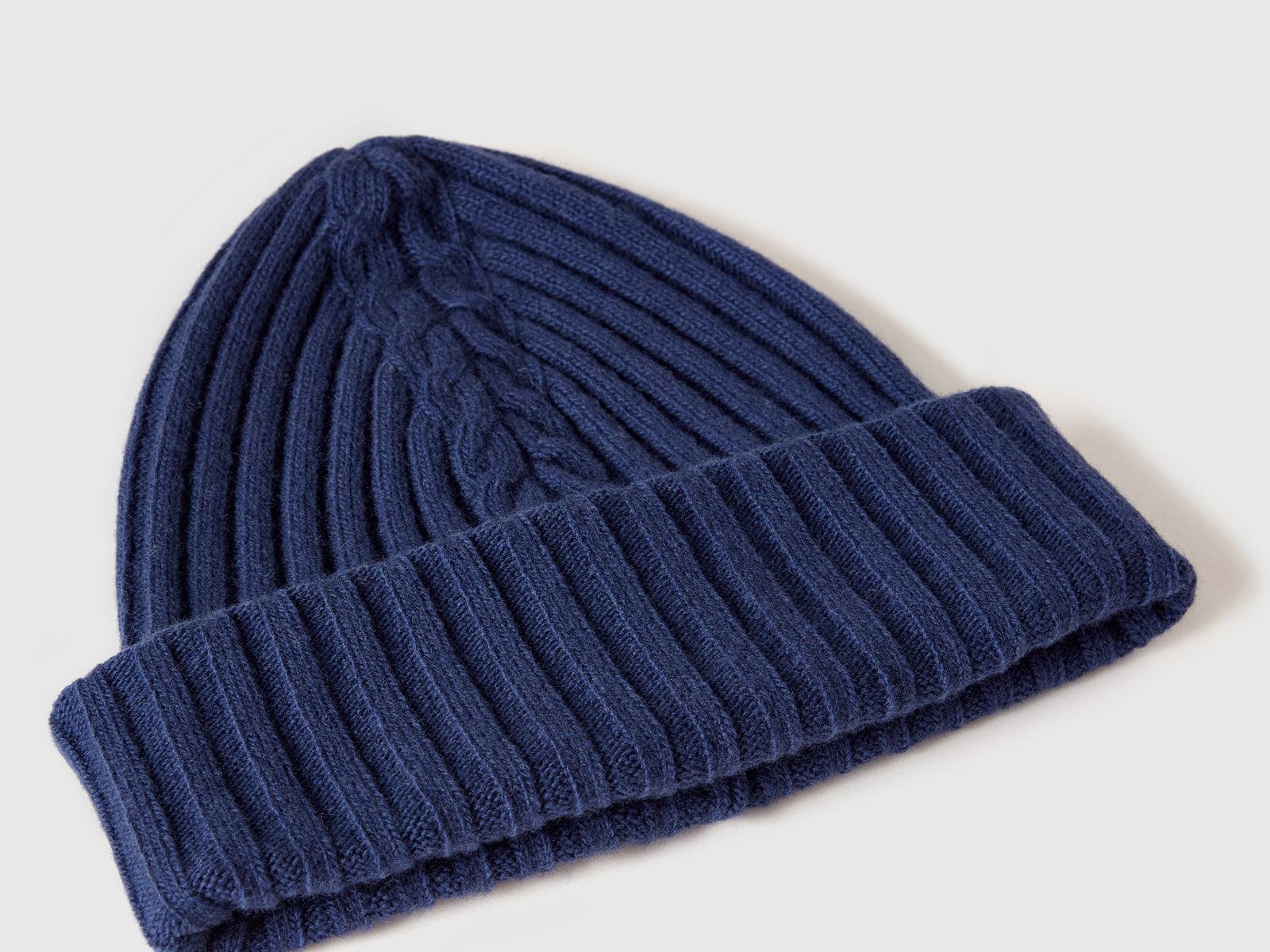 Berretto con lavorazione treccia da donna blu scuro 3 | Benetton Outlet