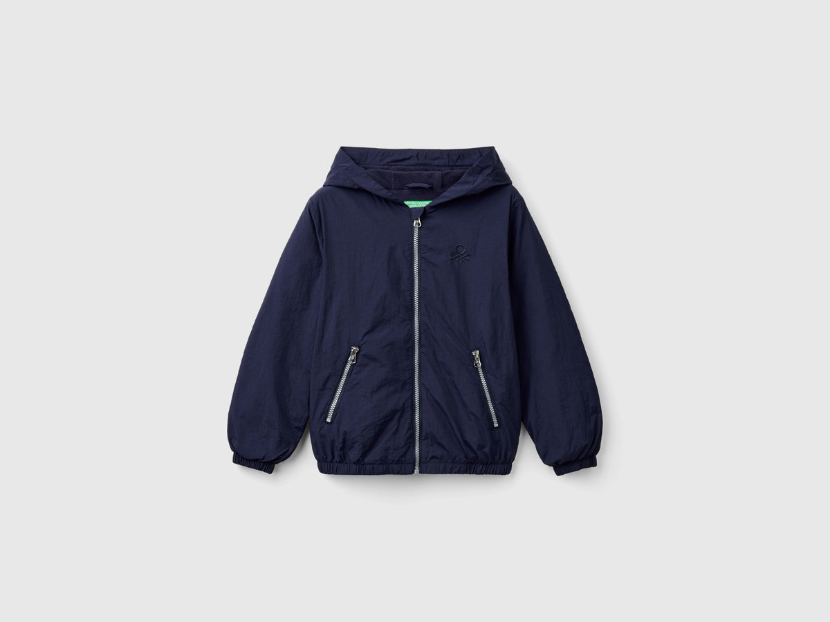 Chaqueta de nailon con capucha