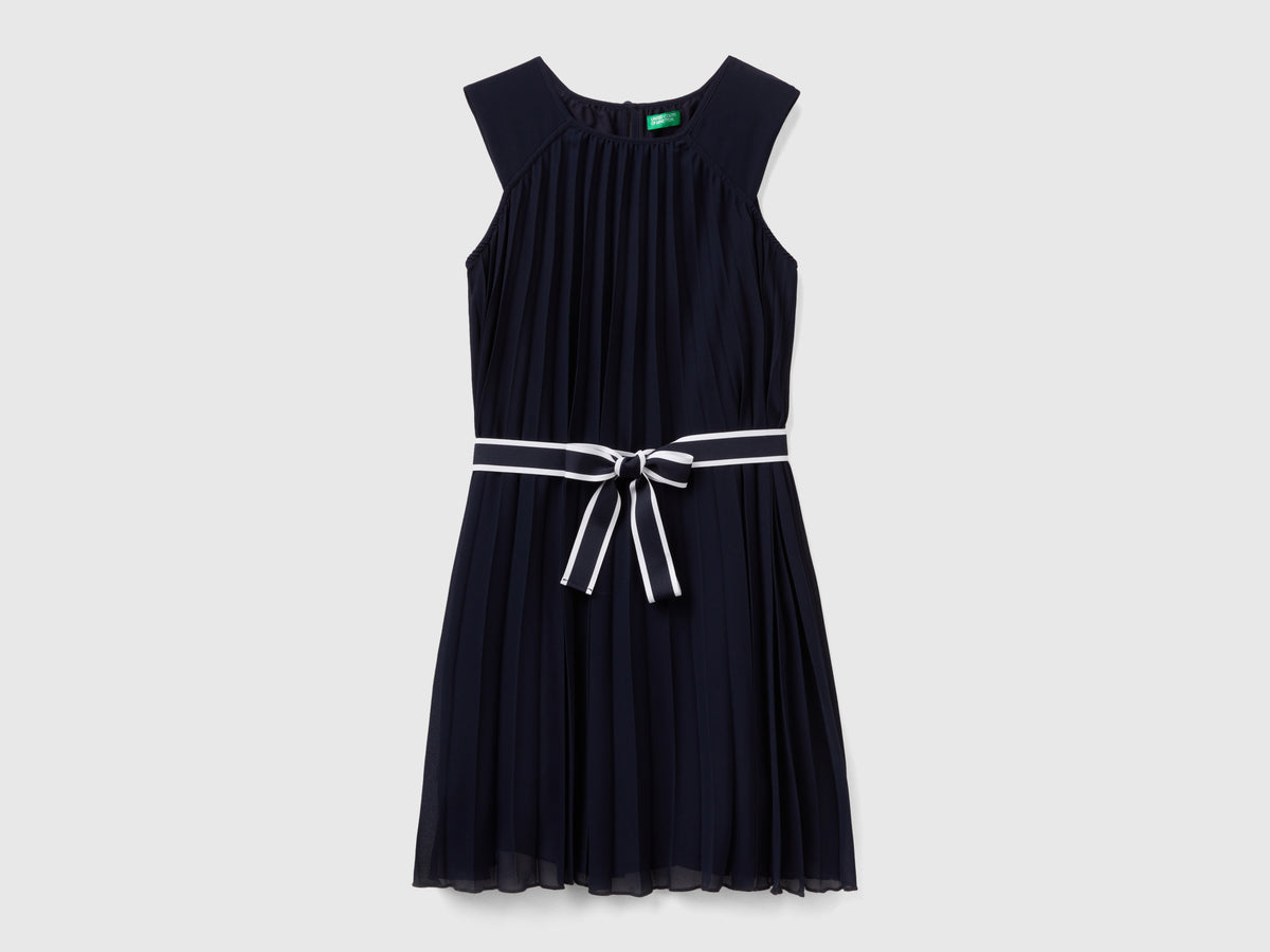 Vestito plissettato con cintura