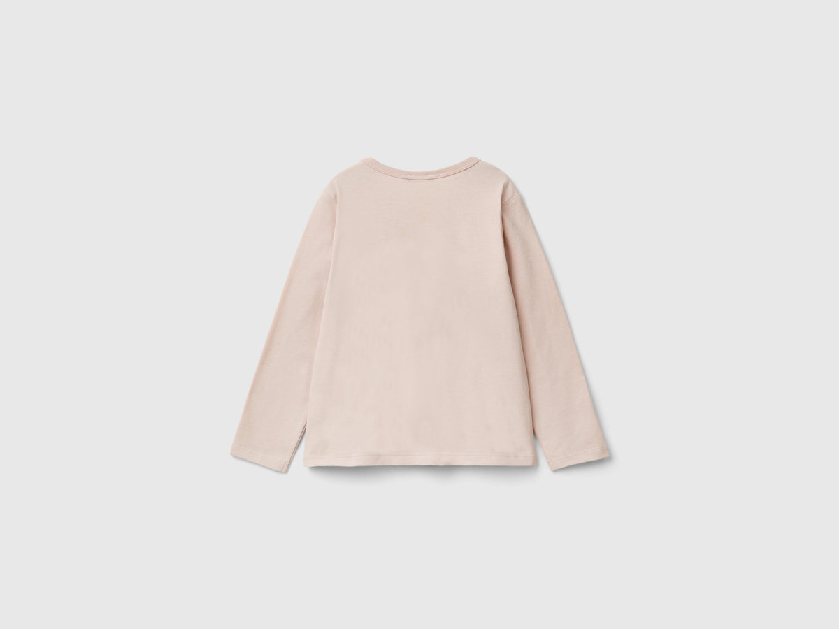 T-shirt con stampa e paillettes