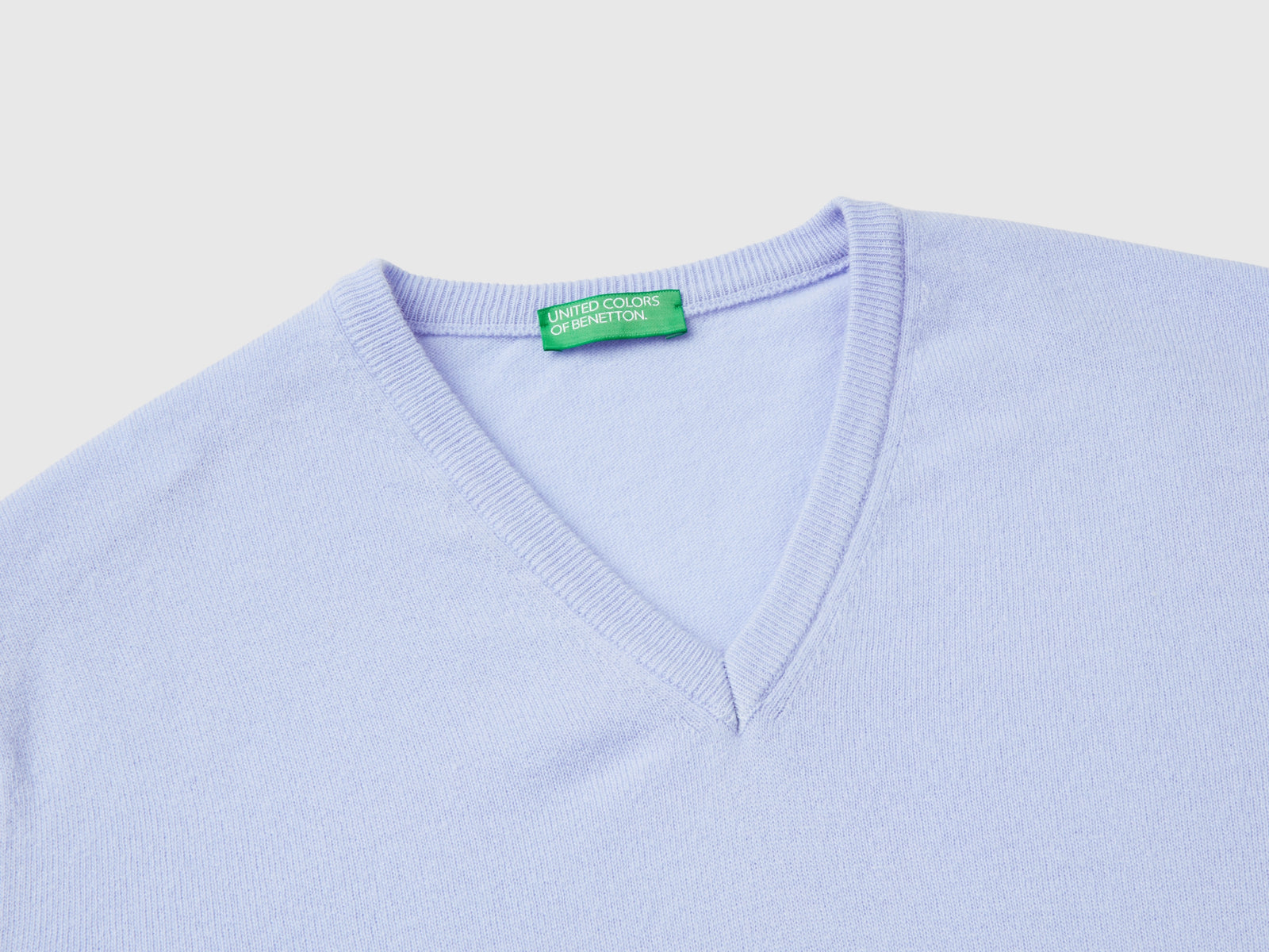 Maglia scollo a V carta da zucchero in pura lana Merino da uomo azzurro 3 | Benetton Outlet