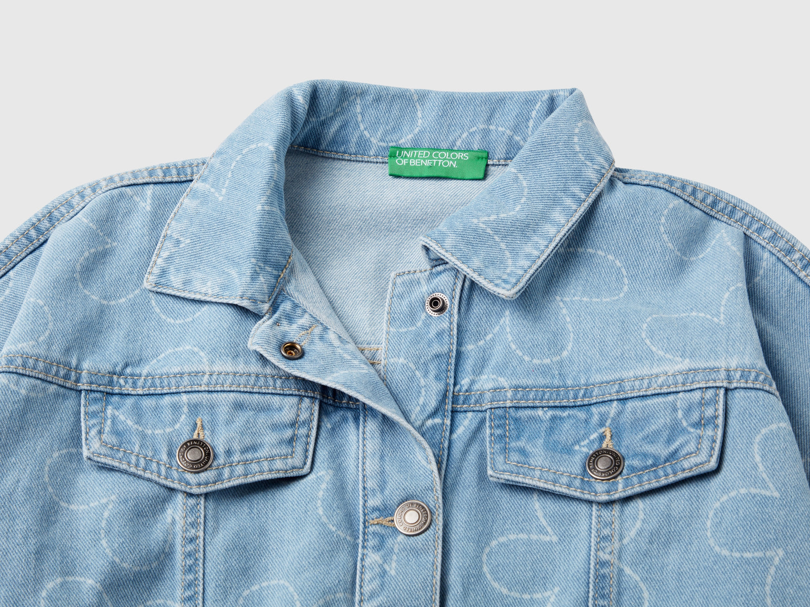 Giacca di jeans con stampa fiori da bambina celeste 3 | Benetton Outlet