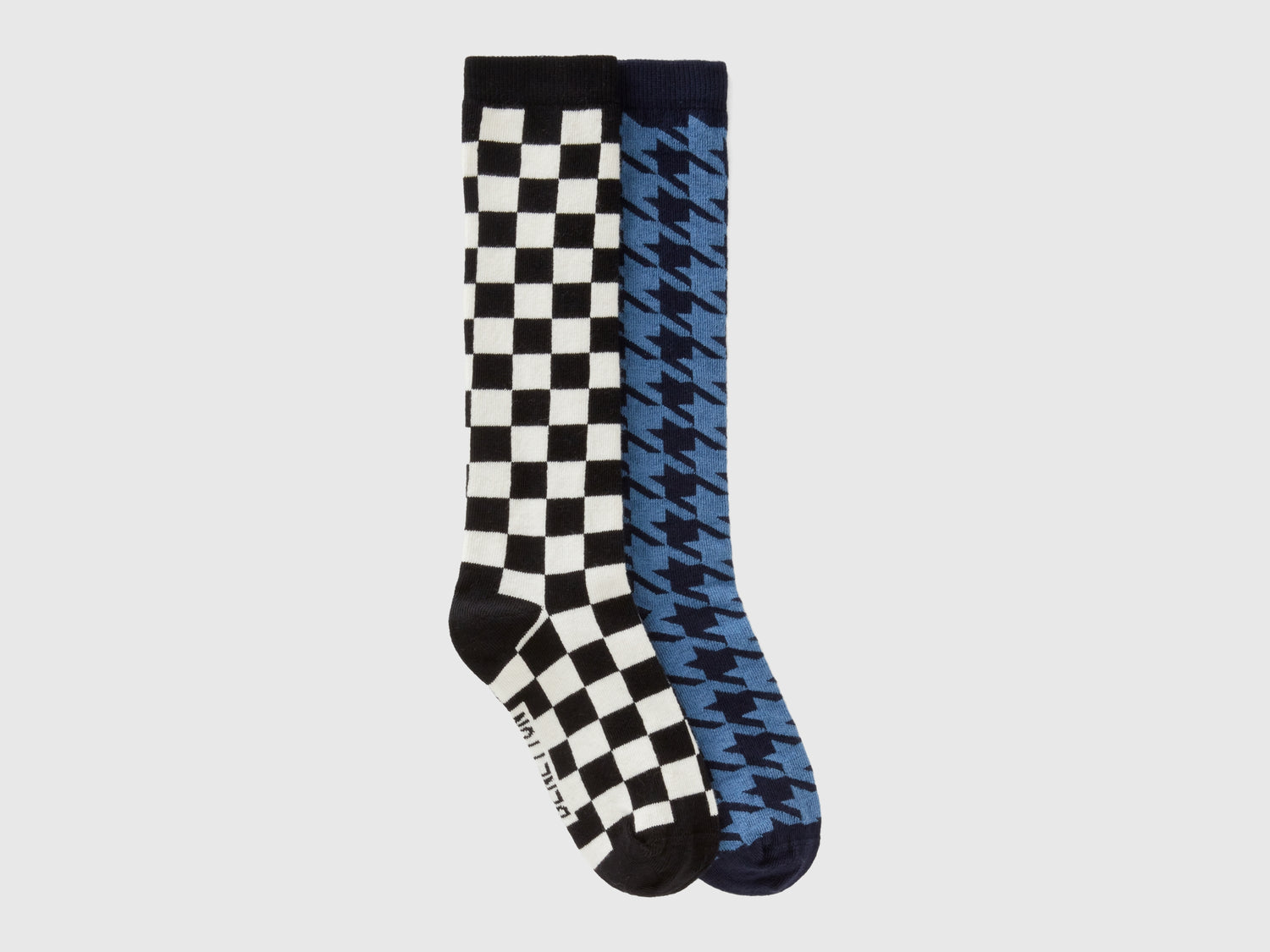Due calzini lunghi fantasia da bambino multi-color | Benetton Outlet