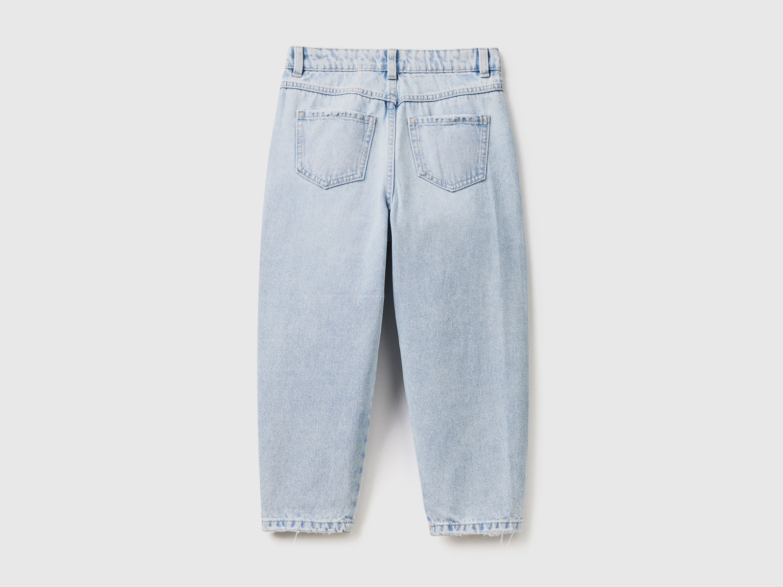 Pantaloni lunghi baggy fit in denim di puro cotone con rotture da bambina azzurro 2 | Benetton Outlet