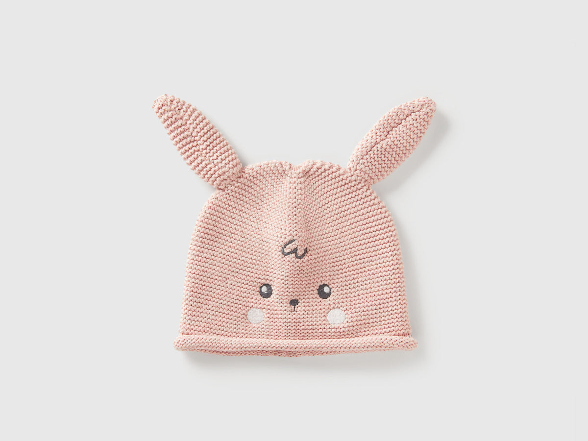 Cappellino crochet con applicazioni