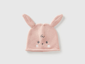 Cappellino crochet con applicazioni