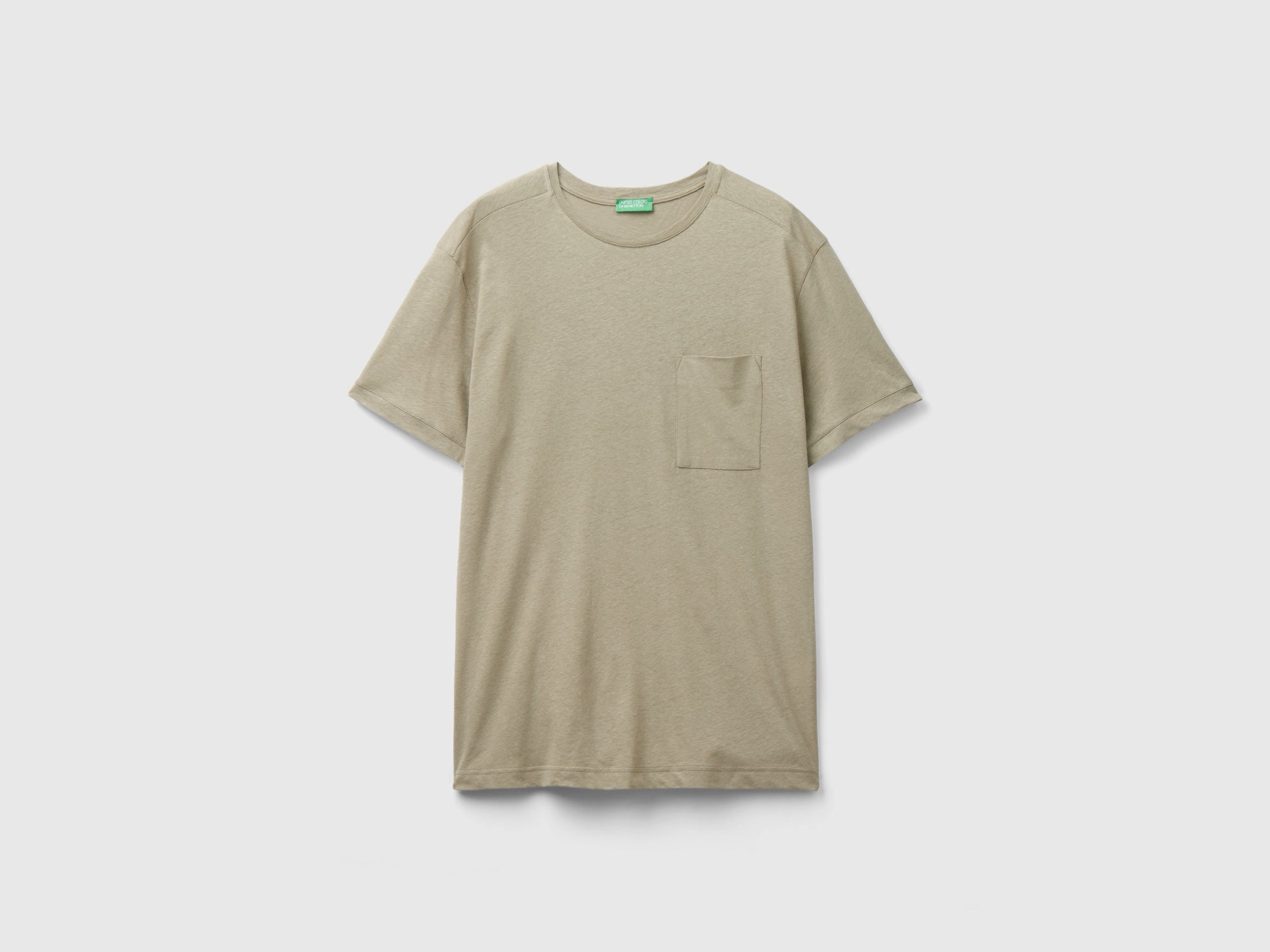 T-shirt in misto lino con taschino da uomo beige Benetton Outlet